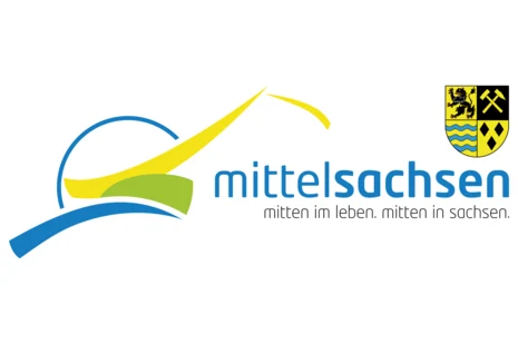 Logo des Landkreises Mittelsachsen: das Wappen mit dem Schriftzug "Mitten im Leben. Mitten in Sachsen."